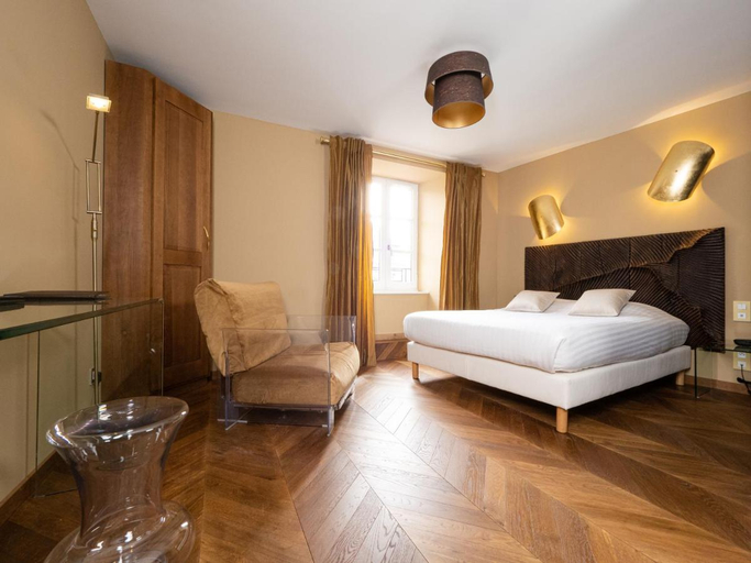 Bedroom 5, Logis Auberge De La Tour, Cantal