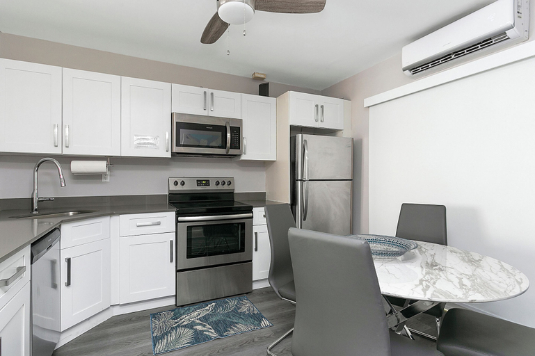 Others 4, ULTRA Modern Apt by the Beach, Broward