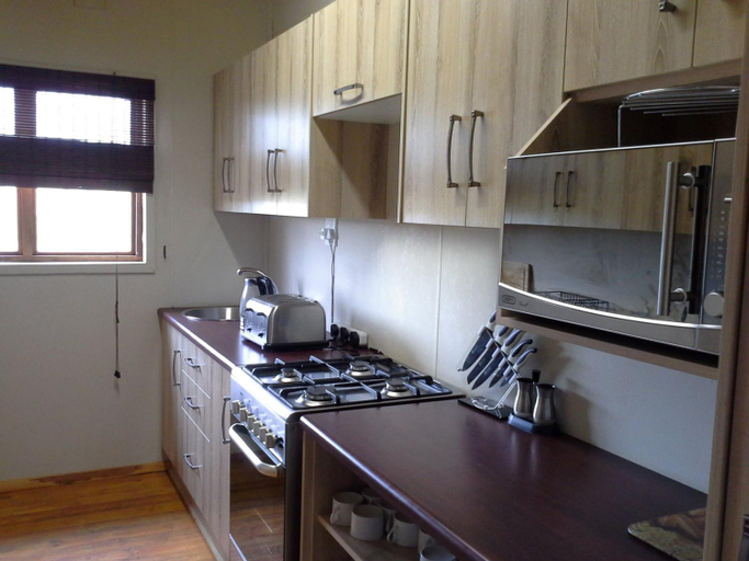Others 5, Sevens Guesthouse, Fezile Dabi