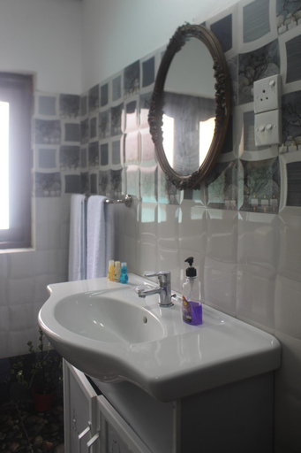 Bathroom 2, Shon Villa, Negombo