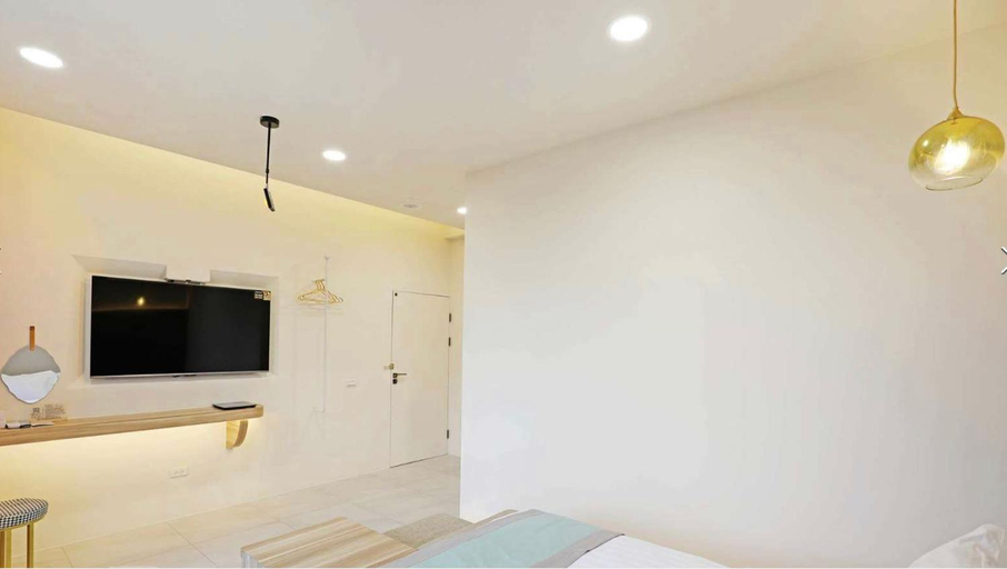 Others 5, Sun Moon Between, Nantou