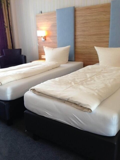 Bedroom 3, Seehotel Forst, Karlsruhe