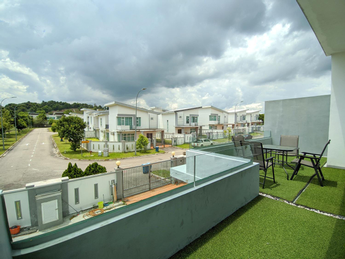 Exterior & Views