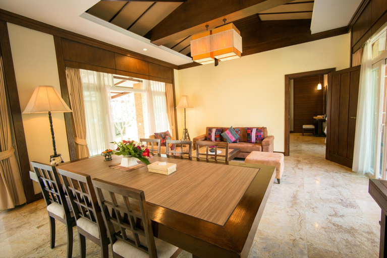 Dining Room 6