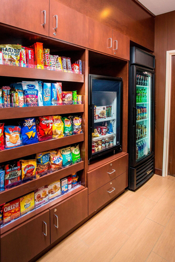 Food & Drinks 5, Fairfield Inn & Suites Peru, La Salle