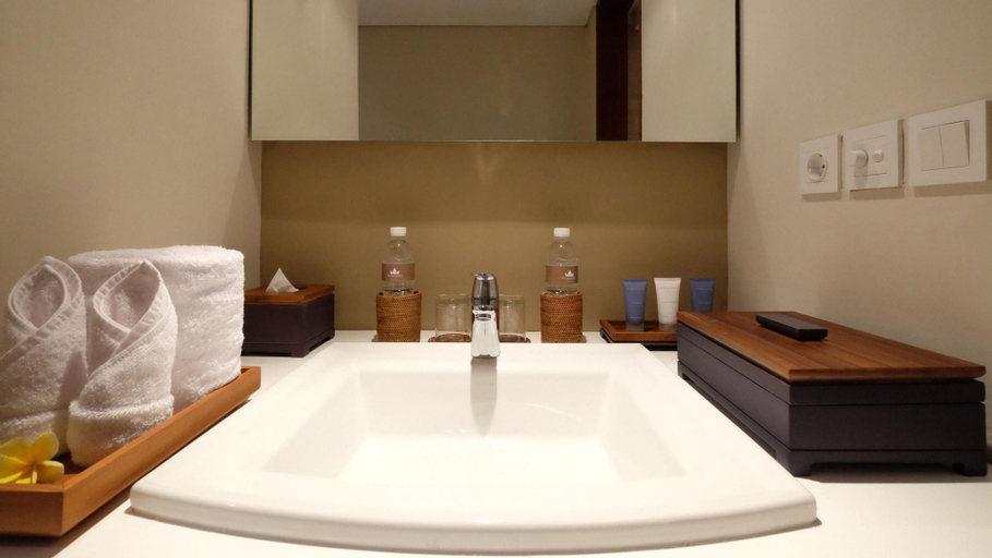 Bathroom 28