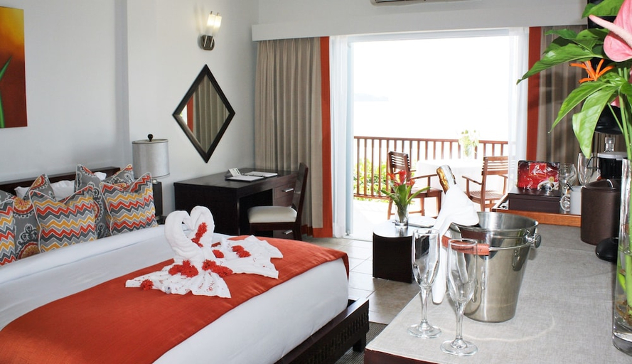 Bedroom 3, Calabash Cove