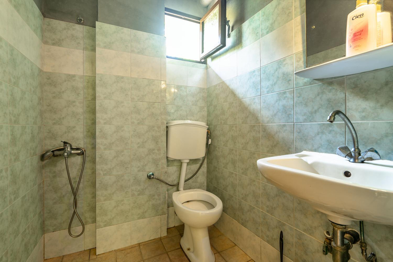 Bathroom, Vangelis studio 2, Ionian Islands