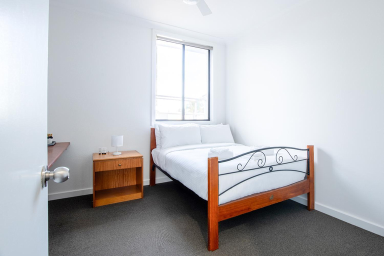 Bedroom 3, Unanderra Hotel, Wollongong Bal