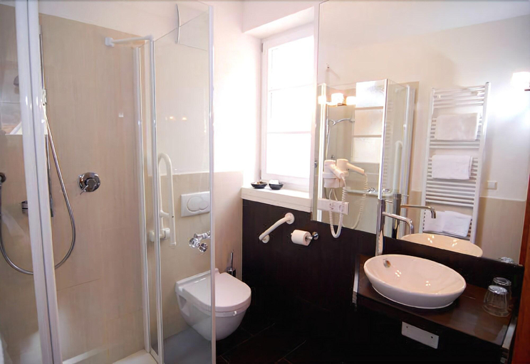 Bathroom 4, Garni Traube, Bolzano