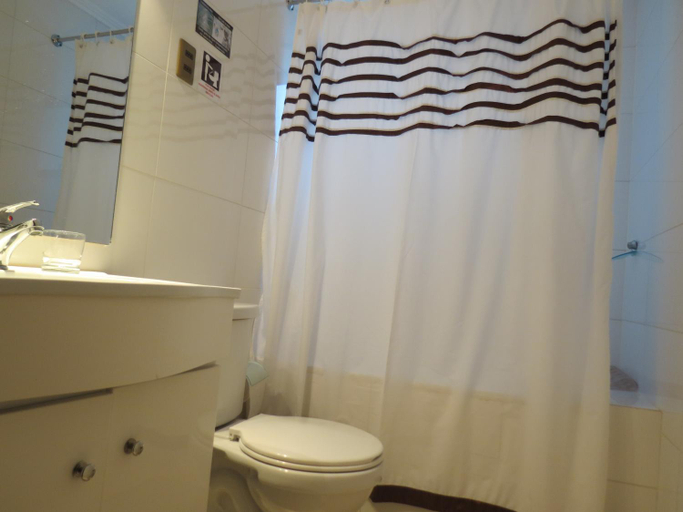 Bathroom 4, Hostal La Cumbre, Cautín
