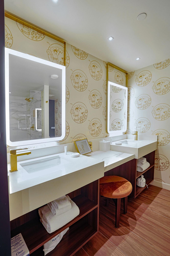 Bathroom 13