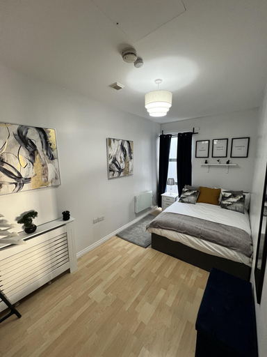 Bedroom 2, Spacious 2BR City Center Apartment, Birmingham
