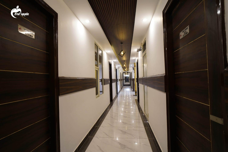Public Area 2, Hotel Red Apple Chandigarh, Chandigarh