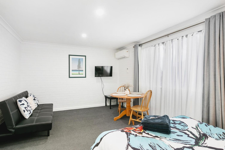 Others 5, Malibu Apartments, Perth