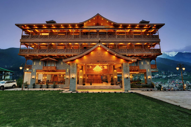 Exterior & Views