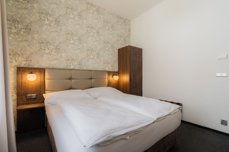 Bedroom 3, EA Hotel Victoria, Praha 8