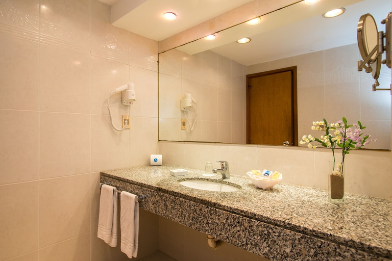 Bathroom 3, Armon Suites Hotel, Montevideo