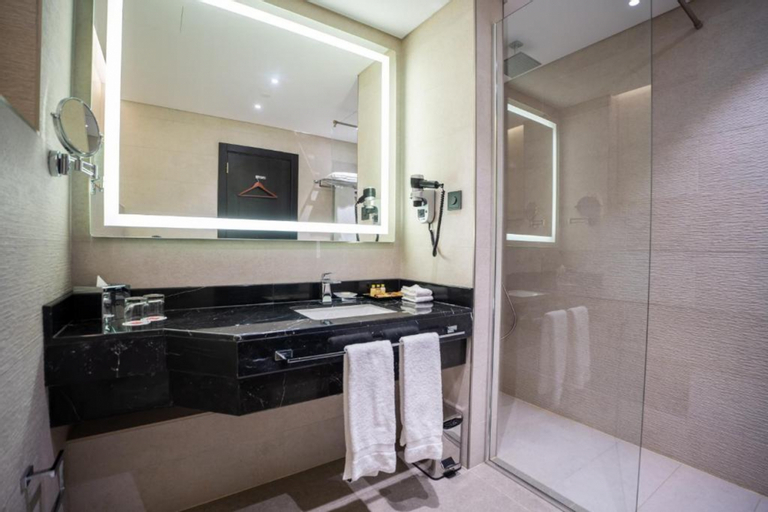 Bathroom, Grand Millennium Al Seef Basra, Basrah