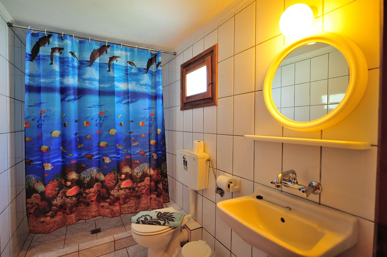 Bathroom 4, Azalea Studios, Thessaly
