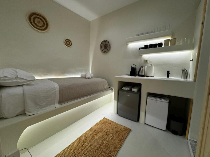 Bedroom 2, White Sand jacuzzi Suite, South Aegean