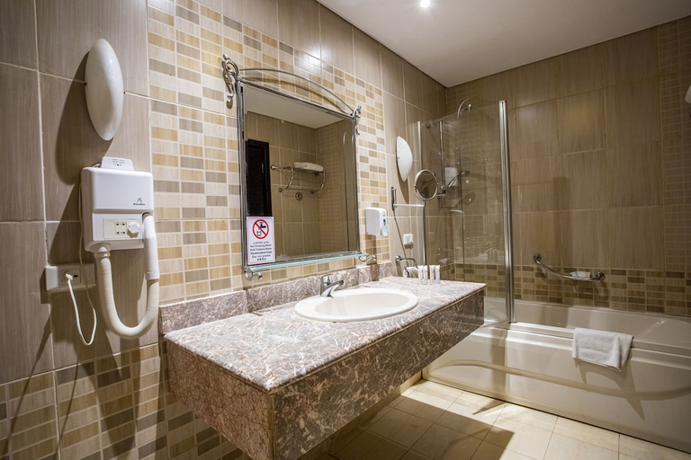 Bathroom 4, Amc Royal Hotel And Spa, Al-Ghurdaqah