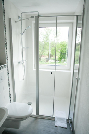 Bathroom 5, Apartmenthaus Wesertor, Kassel