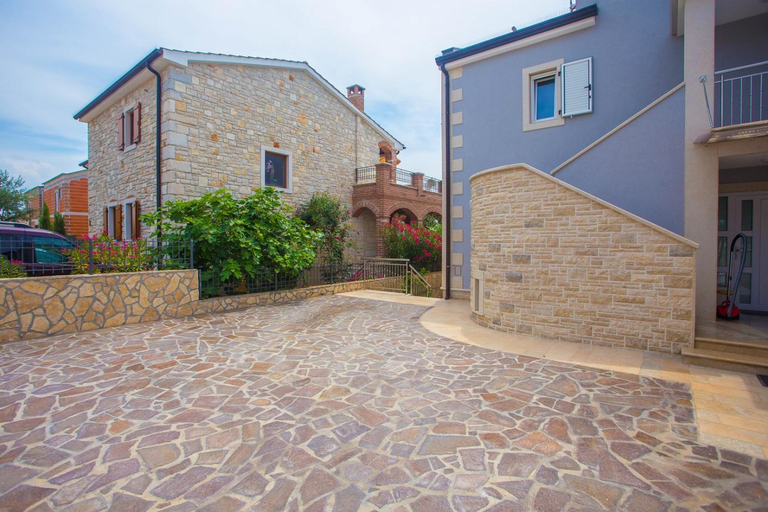 Others 4, Casa del Sole, Kaštelir-Labinci