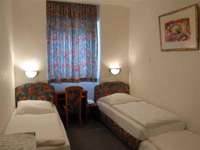 Bedroom 4, Domblick garni, Köln