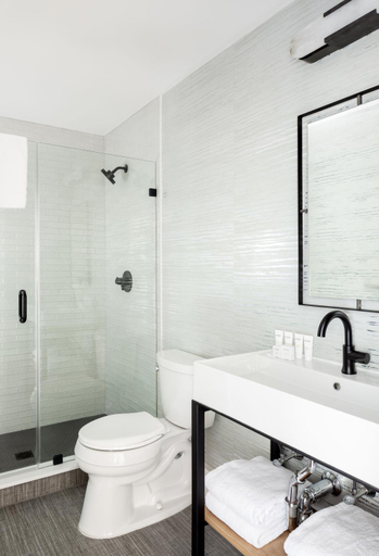 Bathroom 5, The Richard, The Edgartown Collection, Dukes