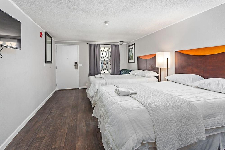 Bedroom 2, Golden Isles Inn & Suites, Glynn