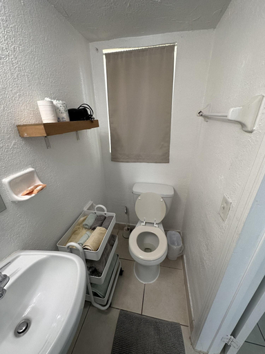 Bathroom 5, Hotel Motel Lauderdale Inn, Broward