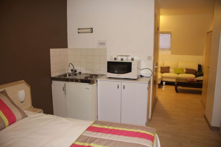 Bedroom 3, Balladins Cherbourg, Manche