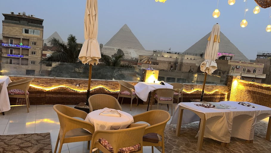 Food & Drinks, Three Giza Pyramids Inn, Al-Ahram