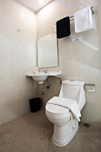 Bathroom 4, Nite & Day Surabaya - Gunungsari, Surabaya