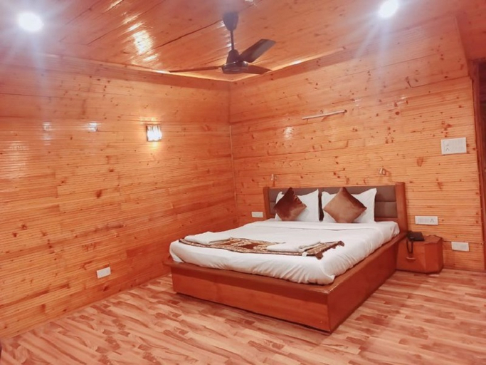 Bedroom 5, Hotel Silverine Srinagar, Srinagar