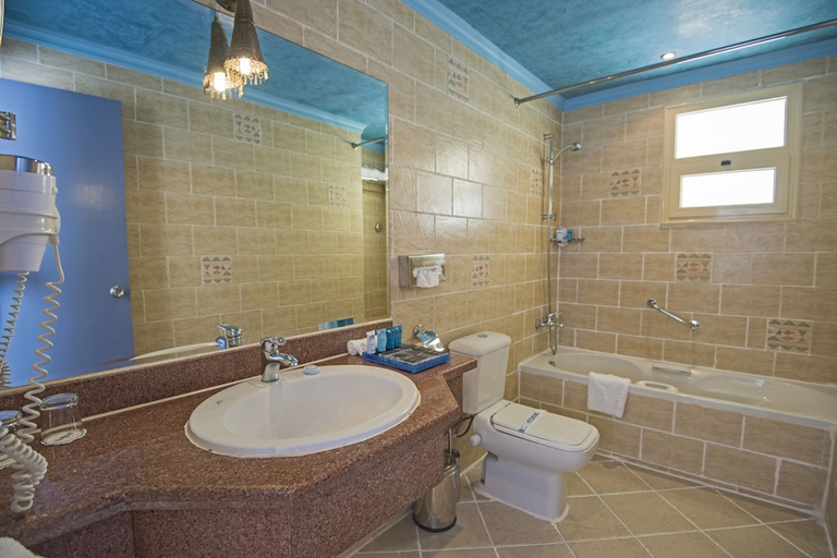 Bathroom 4, SUNRISE Royal Makadi Resort - All inclusive, Safaja