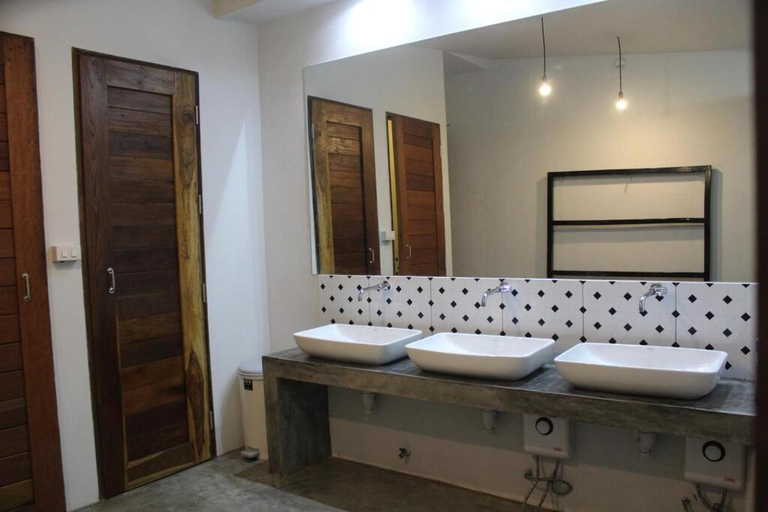 Bathroom 2, Supermoon Cozy Hostel, Pai