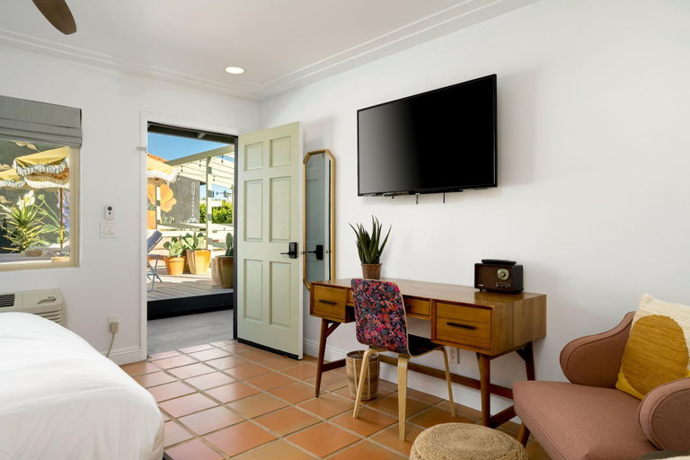 Bedroom 3, Fleur Noire Hotel, Riverside