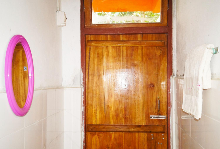 Bathroom 2, Yumasham Homestay, Darjiling
