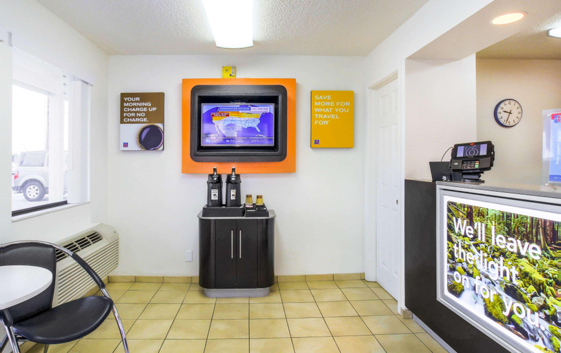 Public Area 2, Motel 6 Medford, OR - North, Jackson