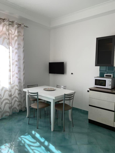 Others 4, Casa Ausilia Trilocale, Salerno