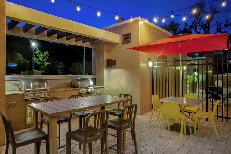 Food & Drinks 5, Home2 Suites by Hilton Gainesville Medical Center, Alachua