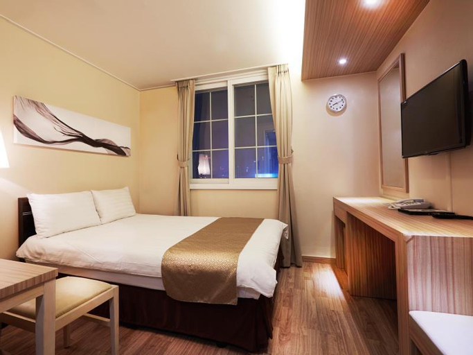 Bedroom 16
