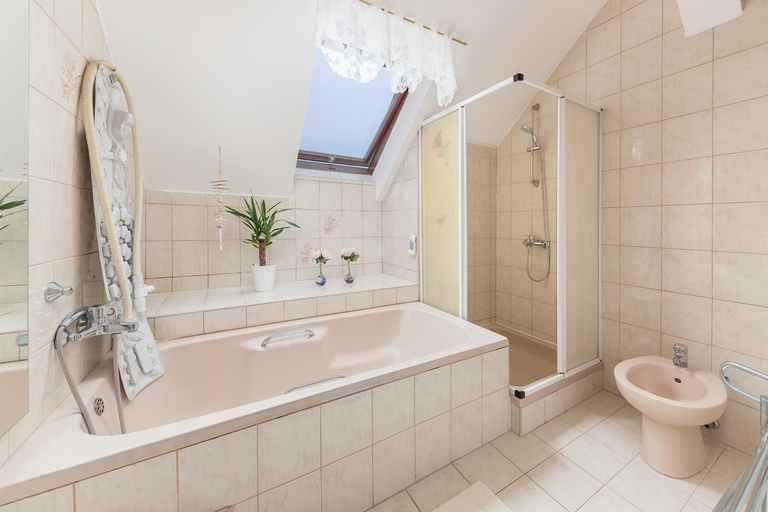 Bathroom 2, Apartma Lea, Slovenj Gradec