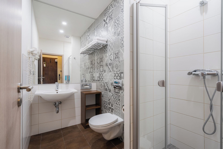Bathroom 4, EA Hotel Victoria, Praha 8