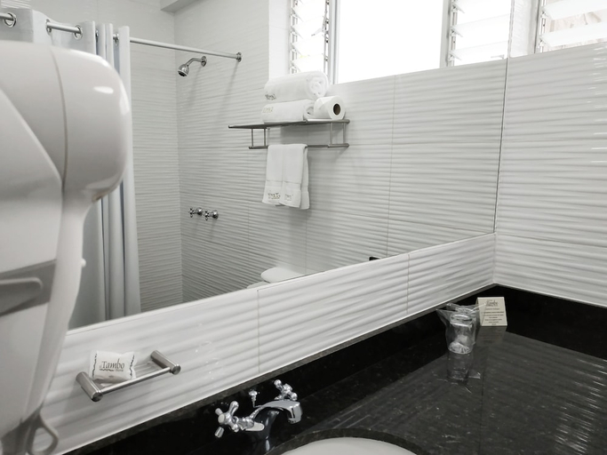 Bathroom, El Tambo Dos de Mayo, Lima