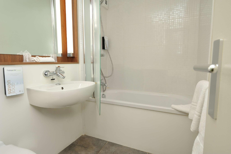 Bathroom 10