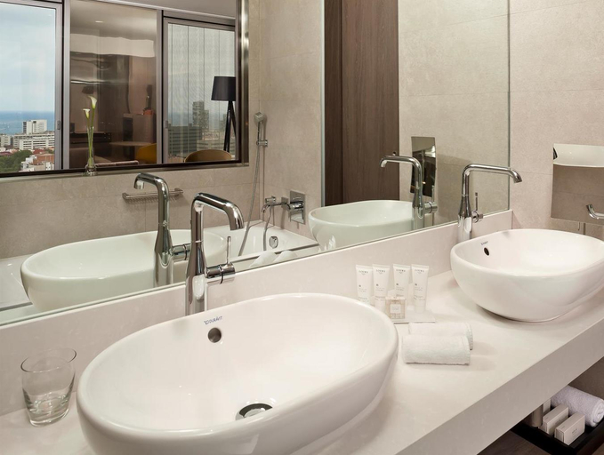 Bathroom 5, Meliá Barcelona Sky, Barcelona
