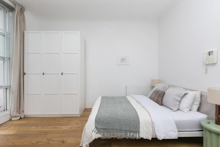 Bedroom 2, Light Filled Studio With View of Regents Park, London